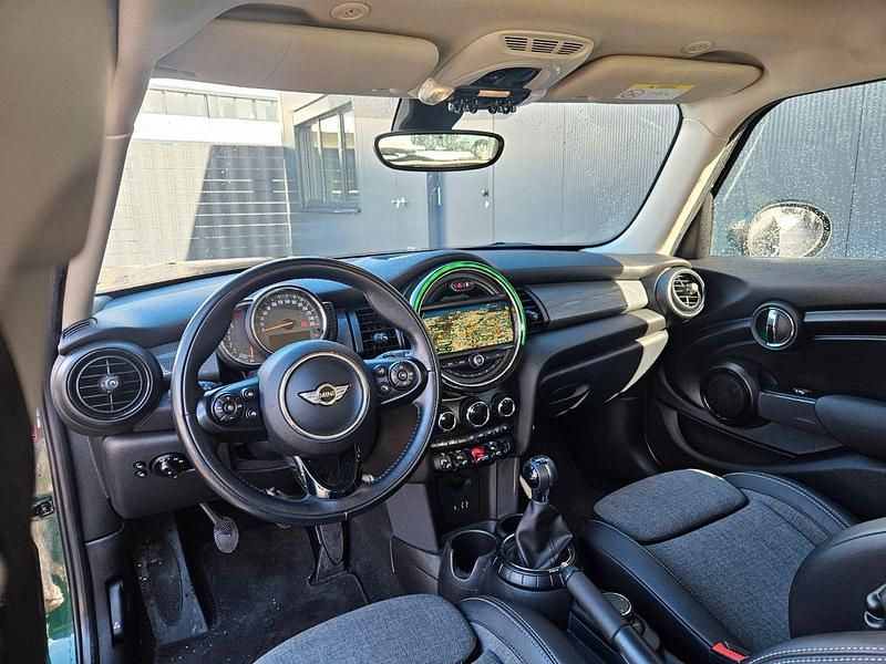 Gebraucht Mini Cooper D Sport 116 PS (85 kW) 2017 Grün Kleinwagen