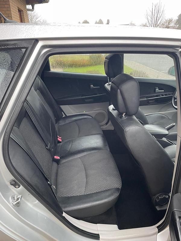 Gebraucht Kia Ceed EX 90 PS (66 kW) 2008 Silber Kleinwagen