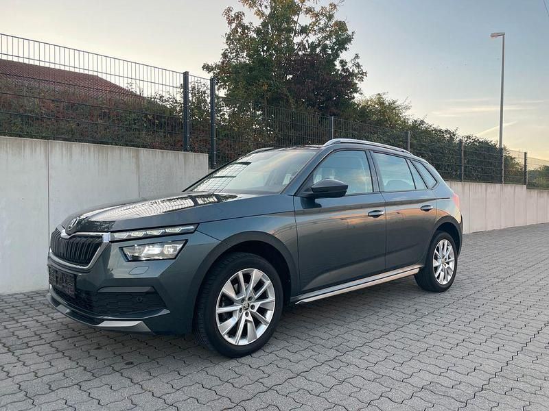 Grau Gebraucht 2020 Skoda Kamiq Style SUV | 17.500 € (Fairer Preis) - Bild 1/4