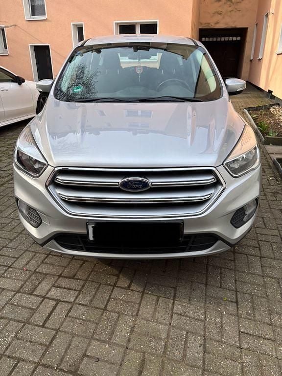 Gebraucht Ford Kuga Trend 150 PS (110 kW) 2018 Silber SUV