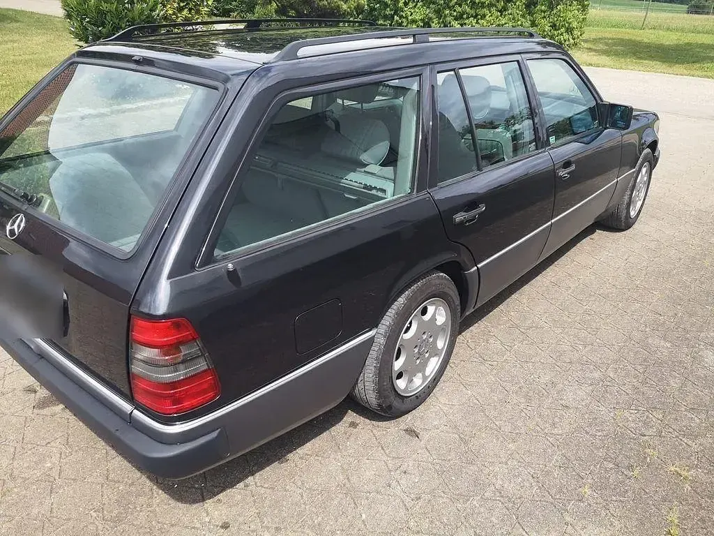 Gebraucht Mercedes 220 150 PS (110 kW) 1993 Schwarz Kombi