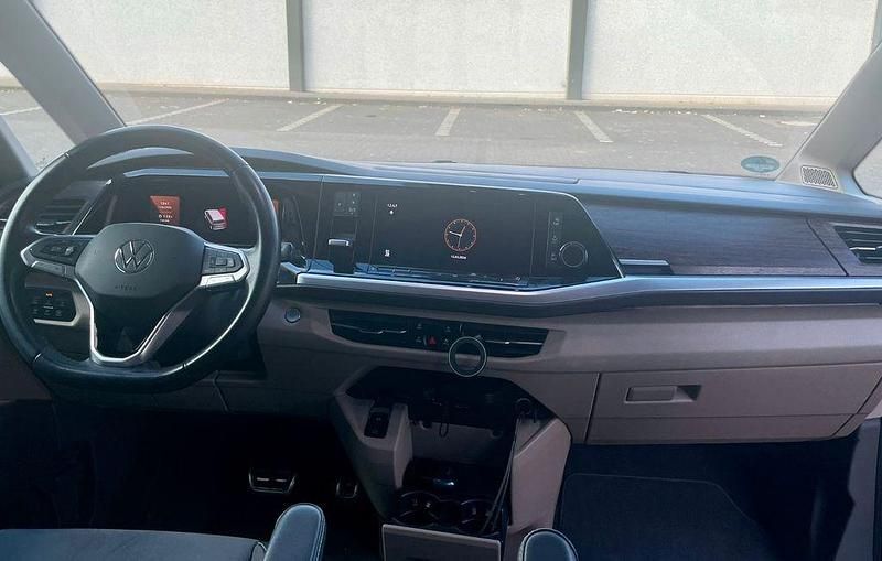 Gebraucht VW Multivan Style 150 PS (110 kW) 2023 Schwarz Van