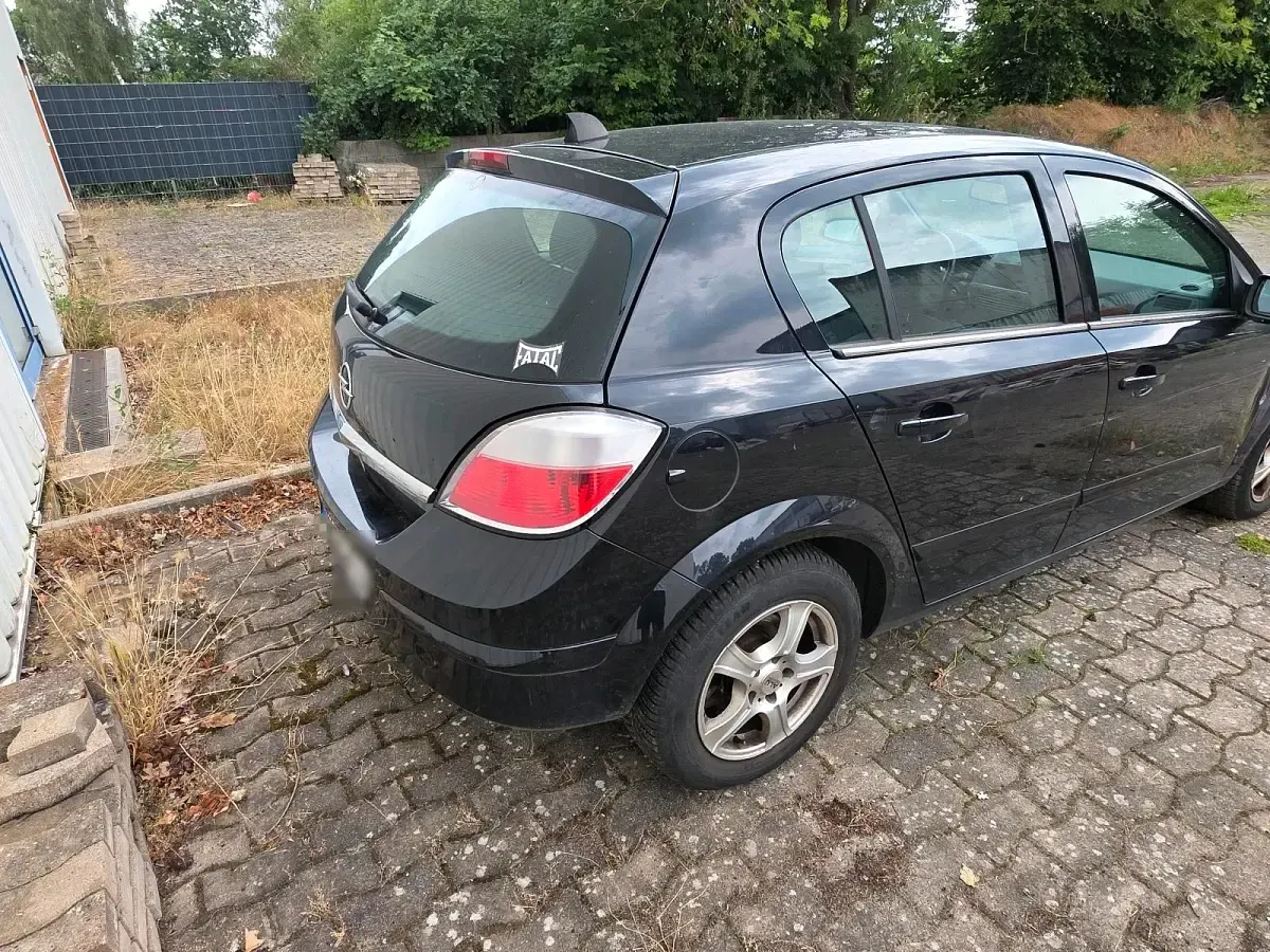 Gebraucht Opel Astra 105 PS (77 kW) 2006 Schwarz Limousine