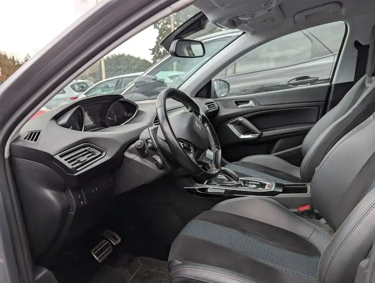 Gebraucht Peugeot 308 132 PS (97 kW) 2019 Kca  lack grau artense Kombi