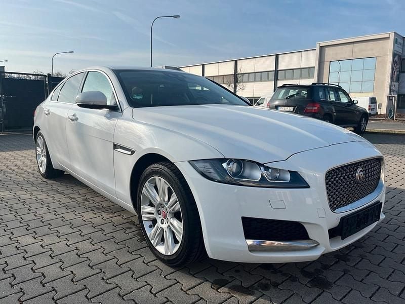 Gebraucht Jaguar XF 179 PS (131 kW) 2018 Weiß Limousine
