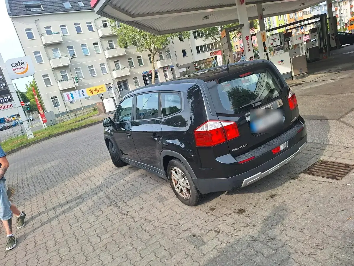 Gebraucht Chevrolet Orlando 163 PS (119 kW) 2011 Schwarz Van / Kleinbus