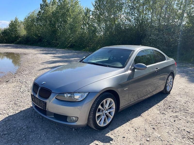 Gebraucht BMW 330 231 PS (169 kW) 2009 Grau Coupé