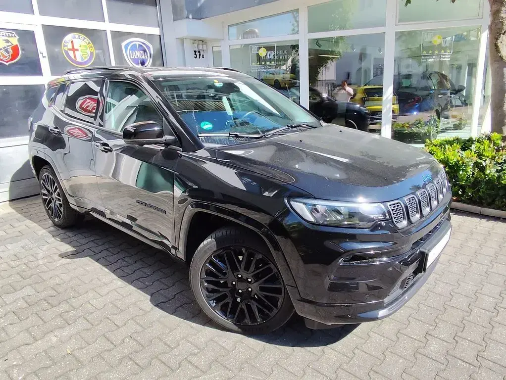 Käytetty Jeep Compass 179 HP (131 kW) 2022 Musta Katumaasturi