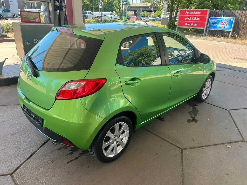 Gebraucht Mazda 2 75 PS (55 kW) 2009 Grün Kleinwagen