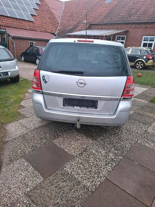 Gebraucht Opel Zafira 110 PS (80 kW) 2010 Silber Van / Kleinbus