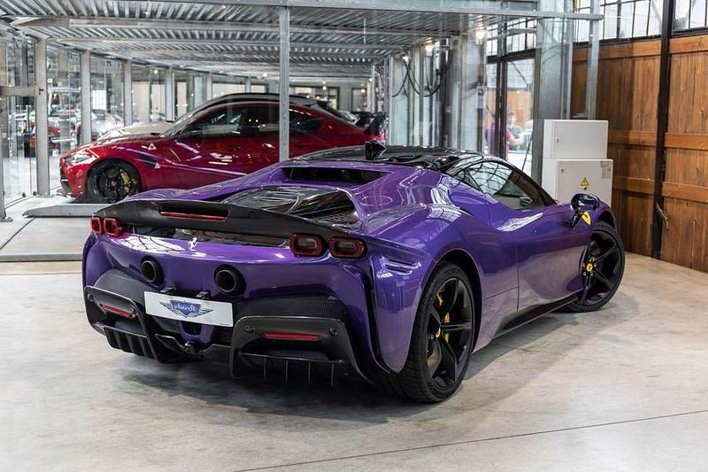 Gebraucht Ferrari SF90 999 PS (734 kW) 2024 Violett Coupé