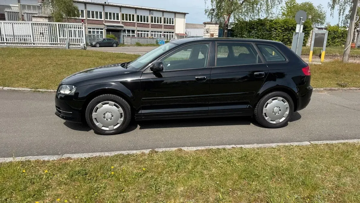 Gebraucht Audi A3 Attraction 105 PS (77 kW) 2010 Schwarz Kleinwagen