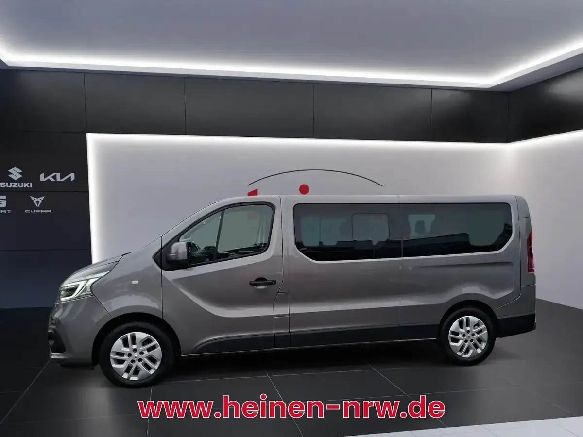 Usata Renault Trafic Life 170 CV (125 kW) 2019 Grigio Monovolume