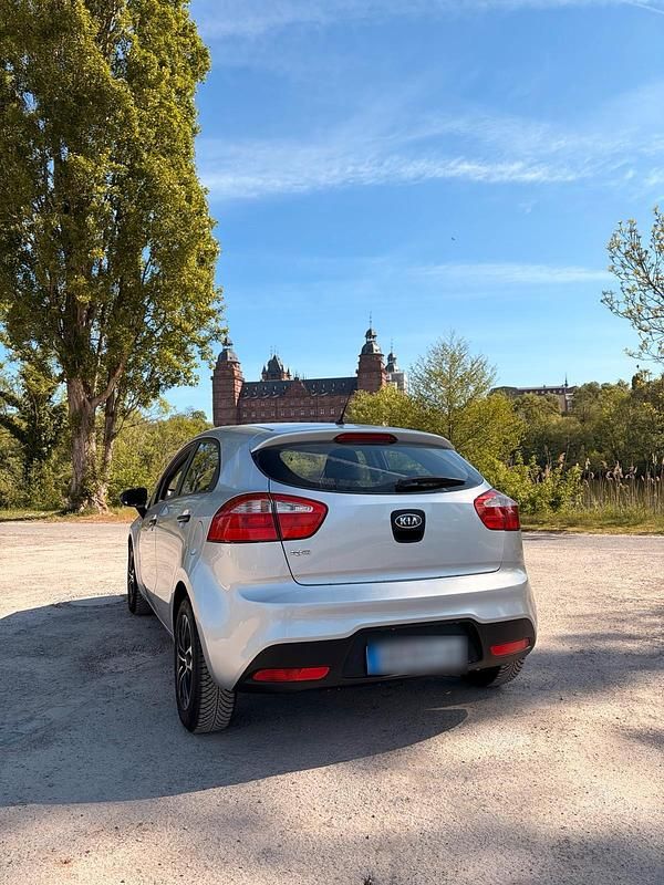 Usata Kia Rio 86 CV (63 kW) 2012 Argento Berlina