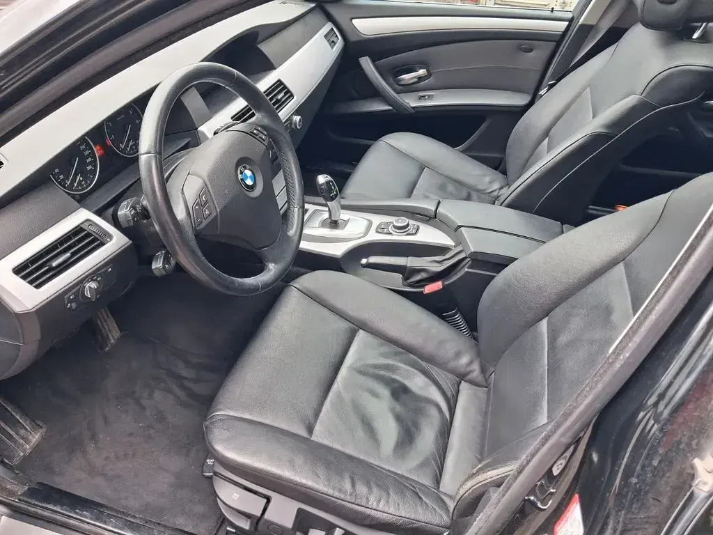 Gebraucht BMW 523 190 PS (139 kW) 2009 Schwarz Kombi