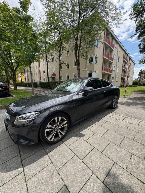 Grau Gebraucht 2019 Mercedes C200 Coupé | 29.000 € (Fairer Preis) - Bild 1/4