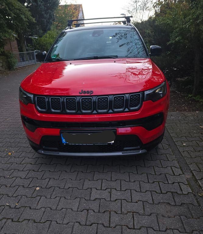Rot Gebraucht 2024 Jeep Compass Altitude SUV | 29.999 € (Fairer Preis) - Bild 1/4