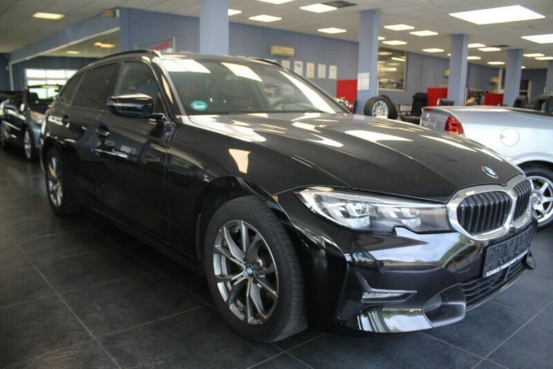 Schwarz ii Gebraucht 2021 BMW 318 Sport Line Kombi | 22.980 € (Guter Preis) - Bild 1/4