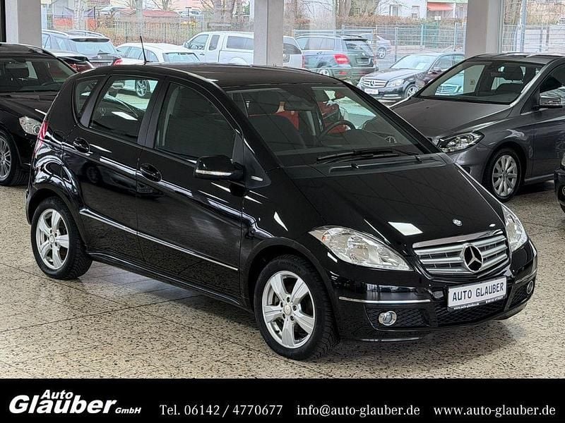 Schwarz Gebraucht 2011 Mercedes A200 Avantgarde Limousine | 9.750 € (Teuer) - Bild 1/4