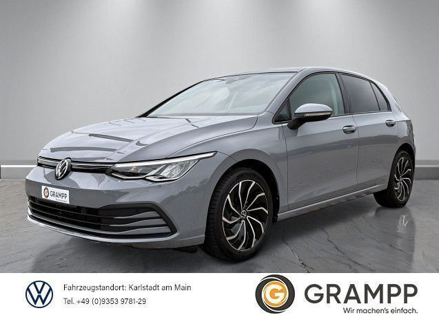 Grau Gebraucht 2022 VW Golf VIII Life Kleinwagen | 21.640 € (Fairer Preis) - Bild 1/4