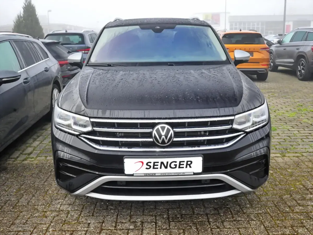 Gebraucht VW Tiguan Allspace Elegance 190 PS (139 kW) 2023 Deep black perleffekt SUV