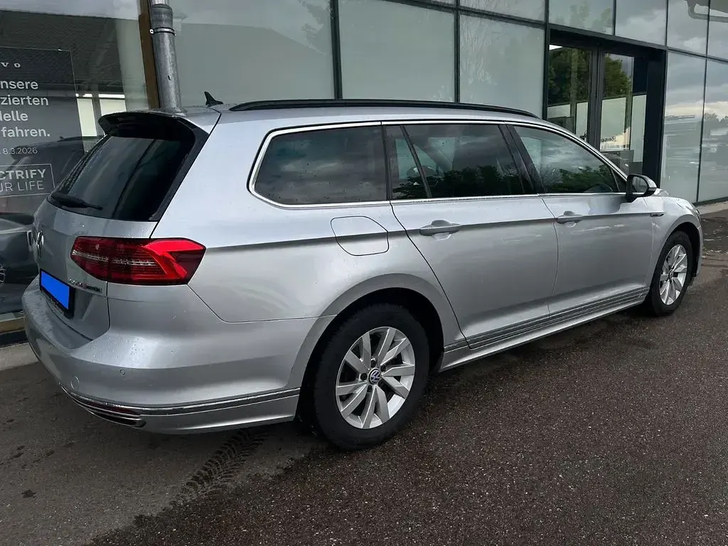 Second-hand VW Passat R-line 190 CP (139 kW) 2016 Argintiu Berlinǎ