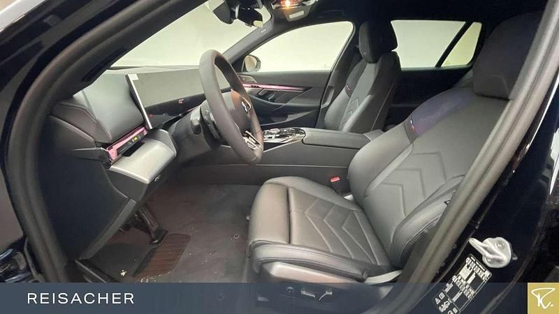 Neu BMW 540 Performance 303 PS (222 kW) 2026 Carbonschwarz metallic Kombi