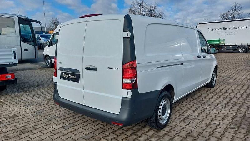 Gebraucht Mercedes Vito 163 PS (119 kW) 2020 Arktikweiß Van