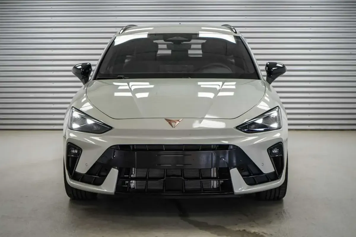 Neu Cupra Leon 150 PS (110 kW) 2026 Magnetic grau metallic (s7) Kombi