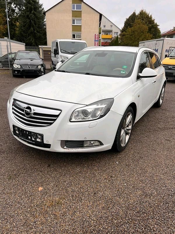 Weiß Gebraucht 2011 Opel Insignia Kombi | 2.400 € (Fairer Preis) - Bild 1/4