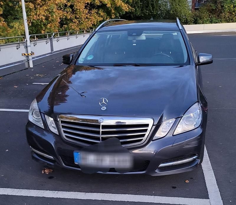 Andere farben Gebraucht 2010 Mercedes E300 Kombi | 3.950 € (Fairer Preis) - Bild 1/4