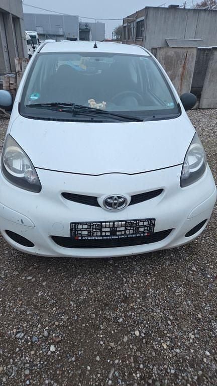 Weiß Gebraucht 2010 Toyota Aygo Kleinwagen | 990 € (Guter Preis) - Bild 1/4