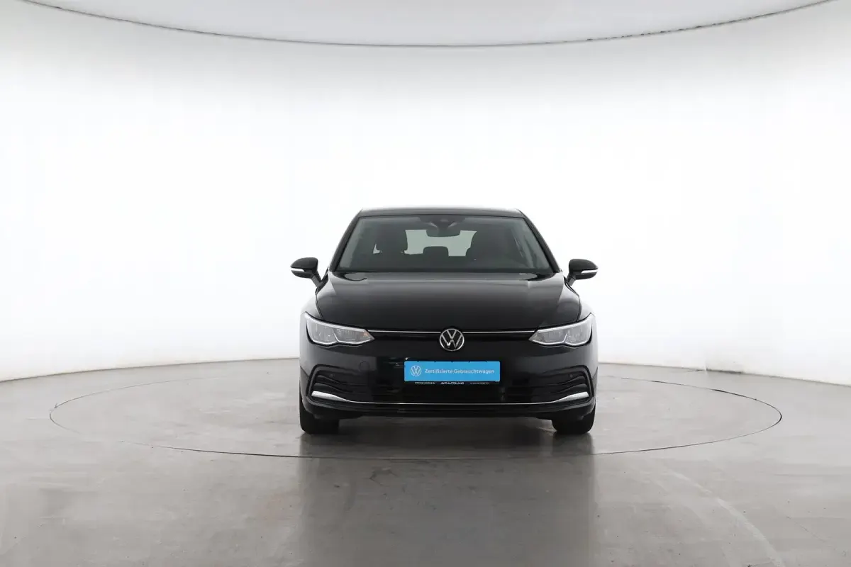 Gebraucht VW Golf VIII Active 150 PS (110 kW) 2021 Deep black perleffekt Kleinwagen