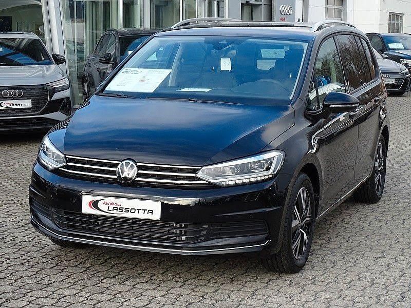 Gebraucht VW Touran Move 150 PS (110 kW) 2025 Schwarz Van / Kleinbus