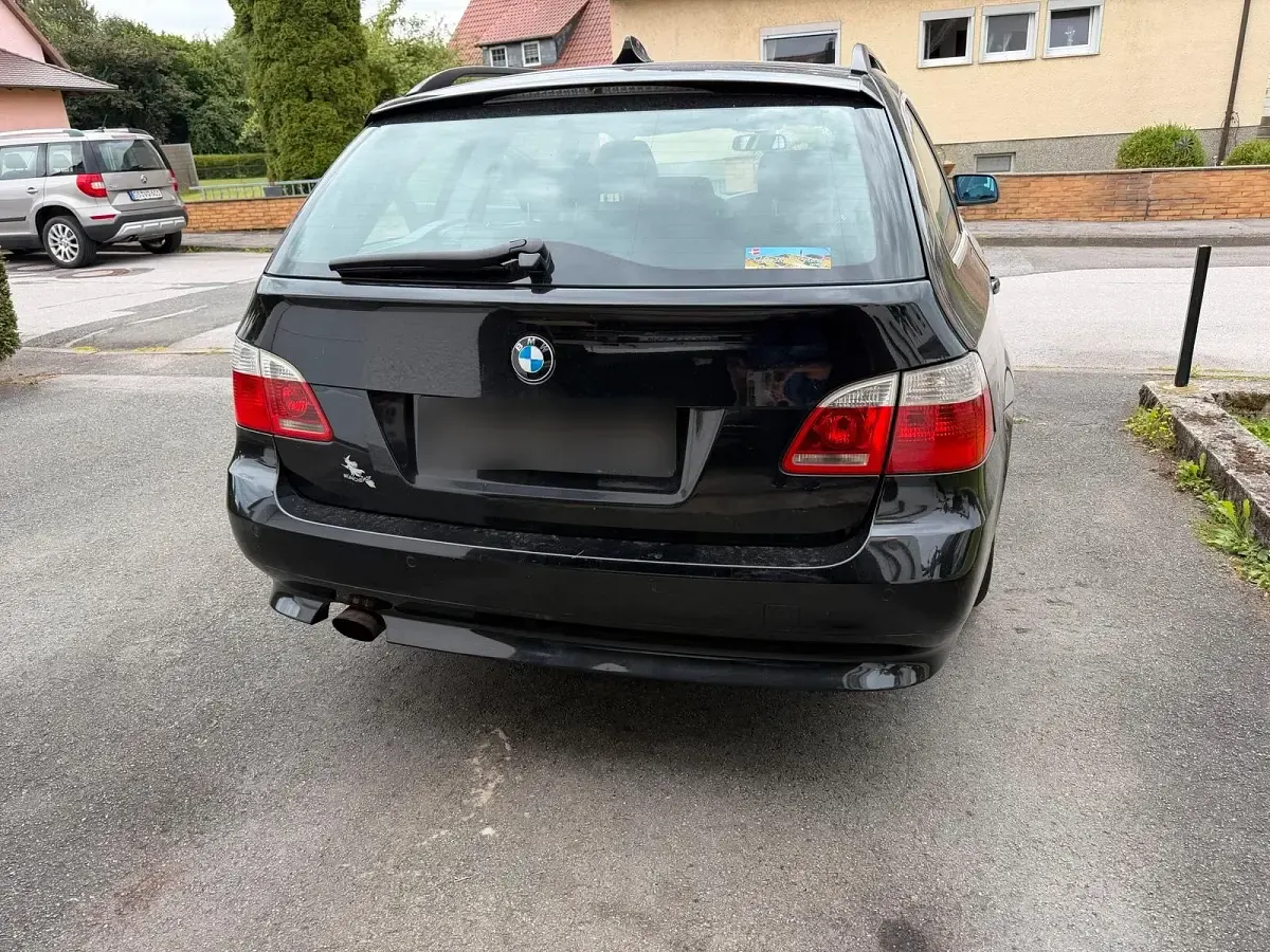 Gebraucht BMW 520 163 PS (119 kW) 2007 Schwarz Kombi