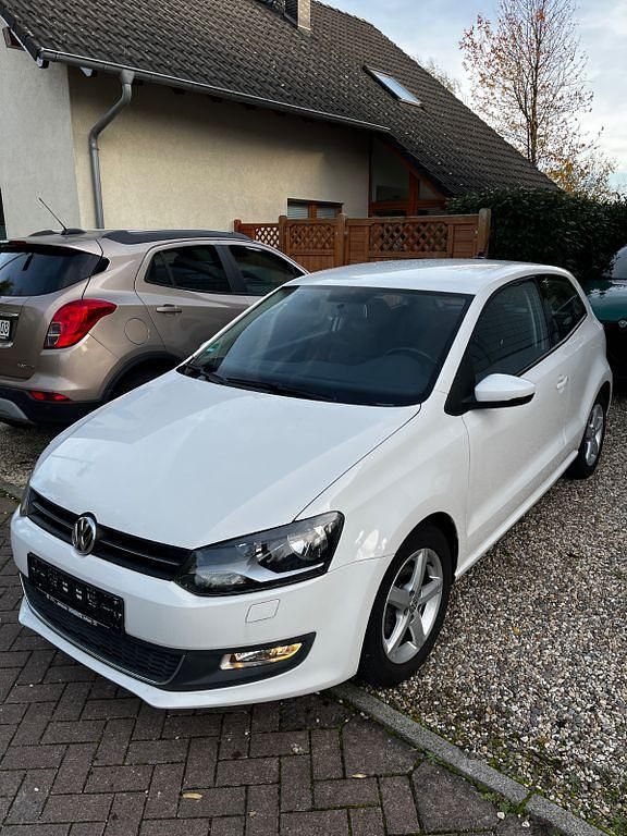 Weiß Gebraucht 2010 VW Polo Highline Limousine | 5.999 € (Guter Preis) - Bild 1/4