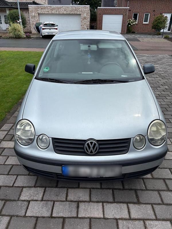 Silber Gebraucht 2004 VW Polo Basis Limousine | 500 € (Superpreis) - Bild 1/4