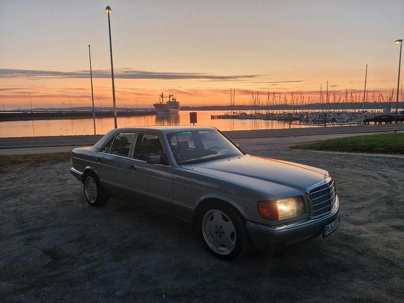 Silber Gebraucht 1990 Mercedes 300 SE Limousine | 8.499 € - Bild 1/4