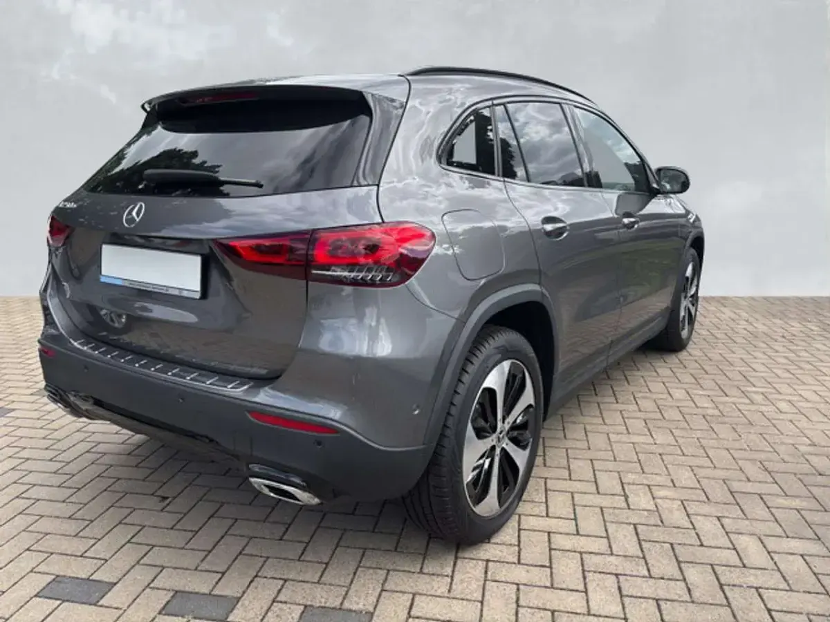 Gebraucht Mercedes GLA250 Progressive 160 PS (117 kW) 2023 Mountaingrau metallic SUV