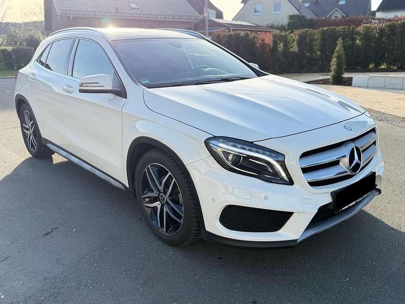 Gebraucht Mercedes GLA200 156 PS (114 kW) 2015 Calcitweiss  unilack SUV