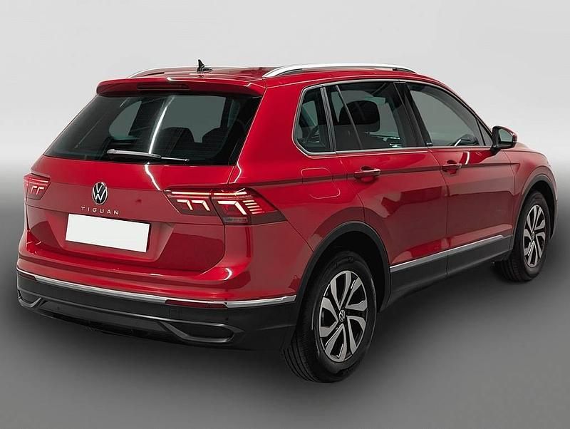 Gebraucht VW Tiguan Active 150 PS (110 kW) 2022 Rot SUV