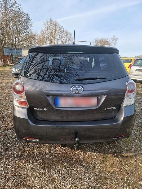 Gebraucht Toyota Verso 177 PS (130 kW) 2011 Braun Van / Kleinbus