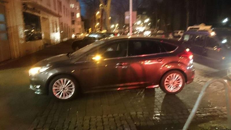 Gebraucht Ford Focus Titanium 120 PS (88 kW) 2016 Grau Limousine