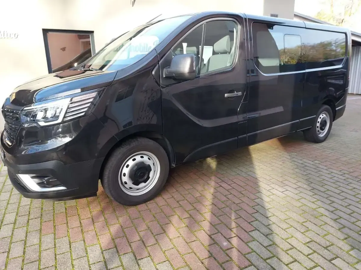 Gebraucht Renault Trafic 150 PS (110 kW) 2022 Schwarz Van / Kleinbus