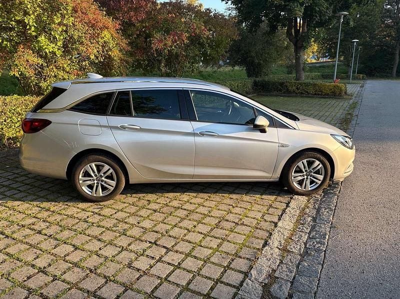 Silber Gebraucht 2017 Opel Astra Kombi | 11.490 € (Fairer Preis) - Bild 1/4