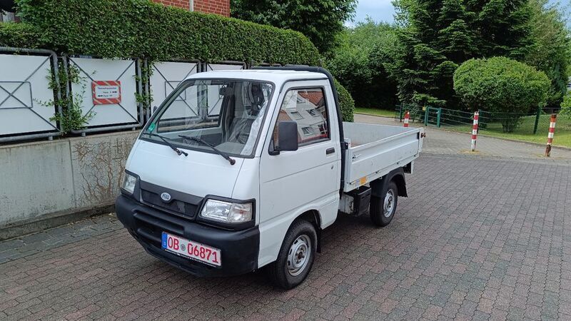 Weiß Gebraucht 2008 Piaggio Porter SUV | 4.999 € (Fairer Preis) - Bild 1/4