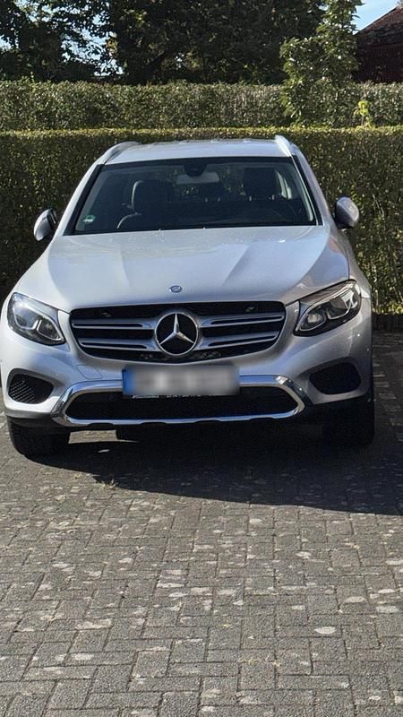 Silber Gebraucht 2016 Mercedes GLC220 SUV | 20.500 € (Guter Preis) - Bild 1/4