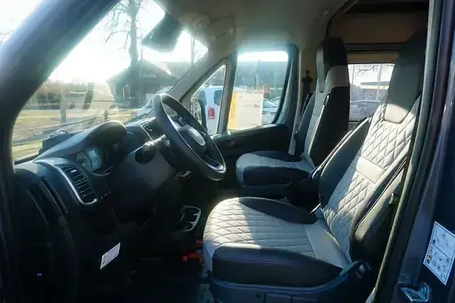 Gebraucht Weinsberg CaraBus 103 PS (75 kW) 2025 Andere Van