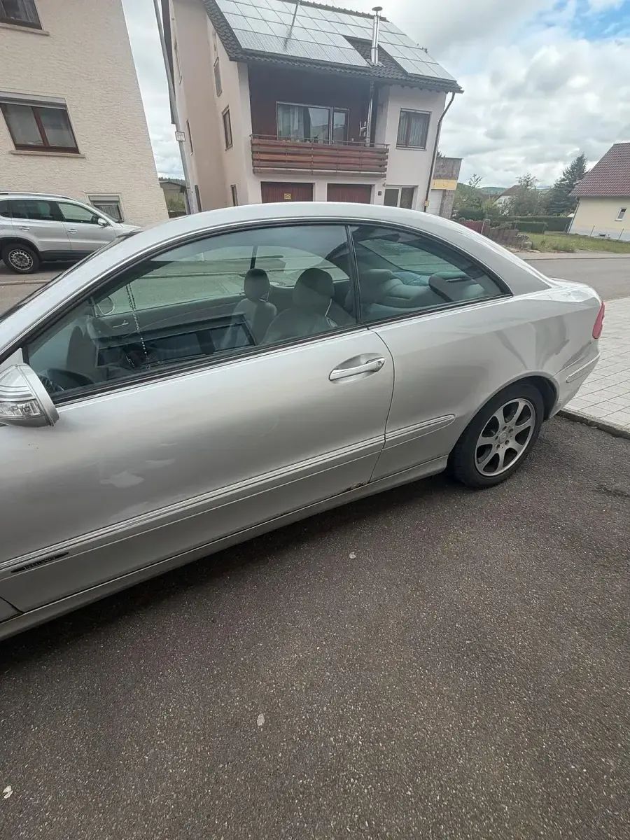Gebraucht Mercedes CLK320 218 PS (160 kW) 2003 Silber Coupé
