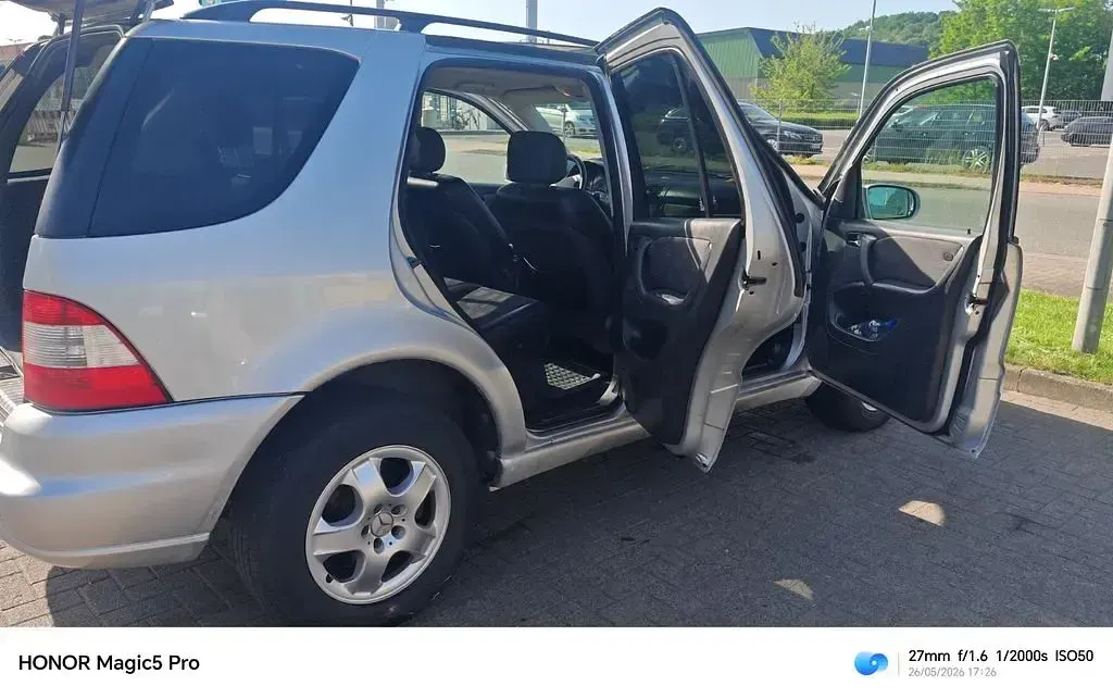 Gebraucht Mercedes ML270 163 PS (119 kW) 2003 Silber SUV